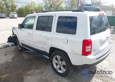 2013 Jeep Patriot Latitude z USA, uszkodzony, nr VIN 1C4NJRFB0DD114837